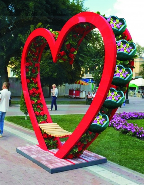 Арка СЕРДЦЕ с цветами, арка цветочная с термо-чашами от производителя: завод городской уличной мебели Lora-Park