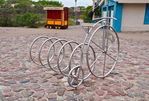 ОРБИТА Велопарк 1, скамья с велопарковкой от производителя: завод городской уличной мебели Lora-Park